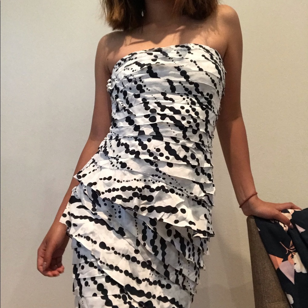 Jessica Simpson b&w ruffled strapless minidress